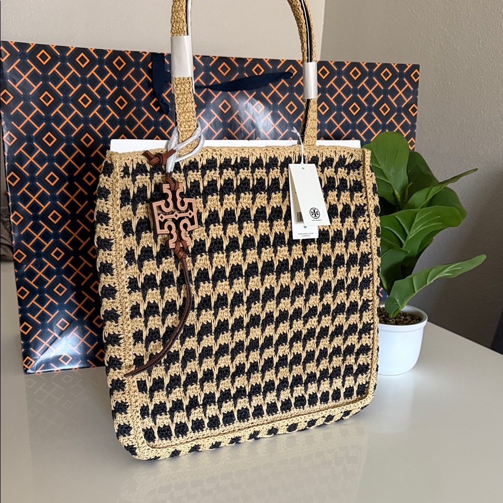 NWT , Tory Burch  straw Black and  tan Tote bag / black raffia